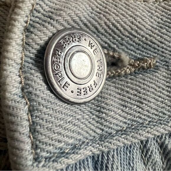 Free People Sidecar Denim Mini Skirt size 29 Light Wash Frayed Hem Destructed - Picture 5 of 8